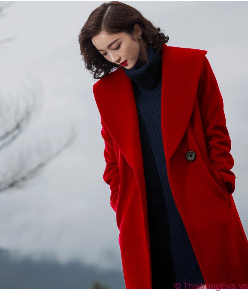 Áo khoác đỏ dáng dài phối viền đen tinh tế