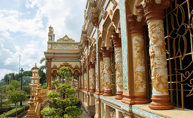 Chùa Vĩnh Tràng Tiền Giang với kiến trúc Đông Tây kết hợp tuyệt đẹp.