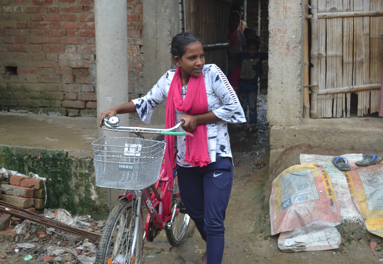 Jyoti Kumari chở bố bị thương liên tục 7 ngày bằng xe đạp